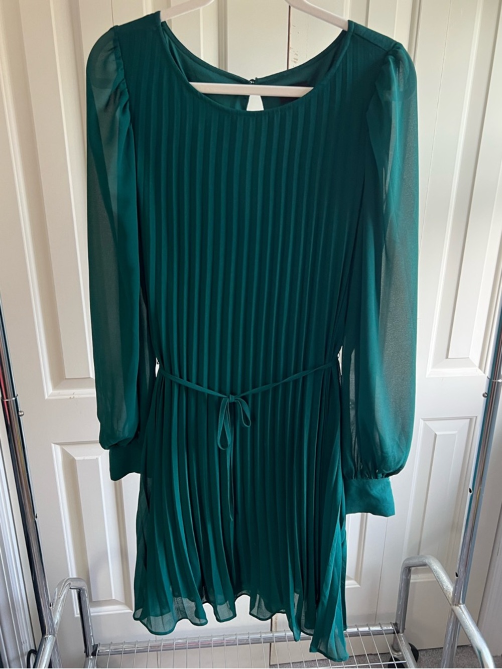 Elegant emerald Pleated Long-Sleeve Dress